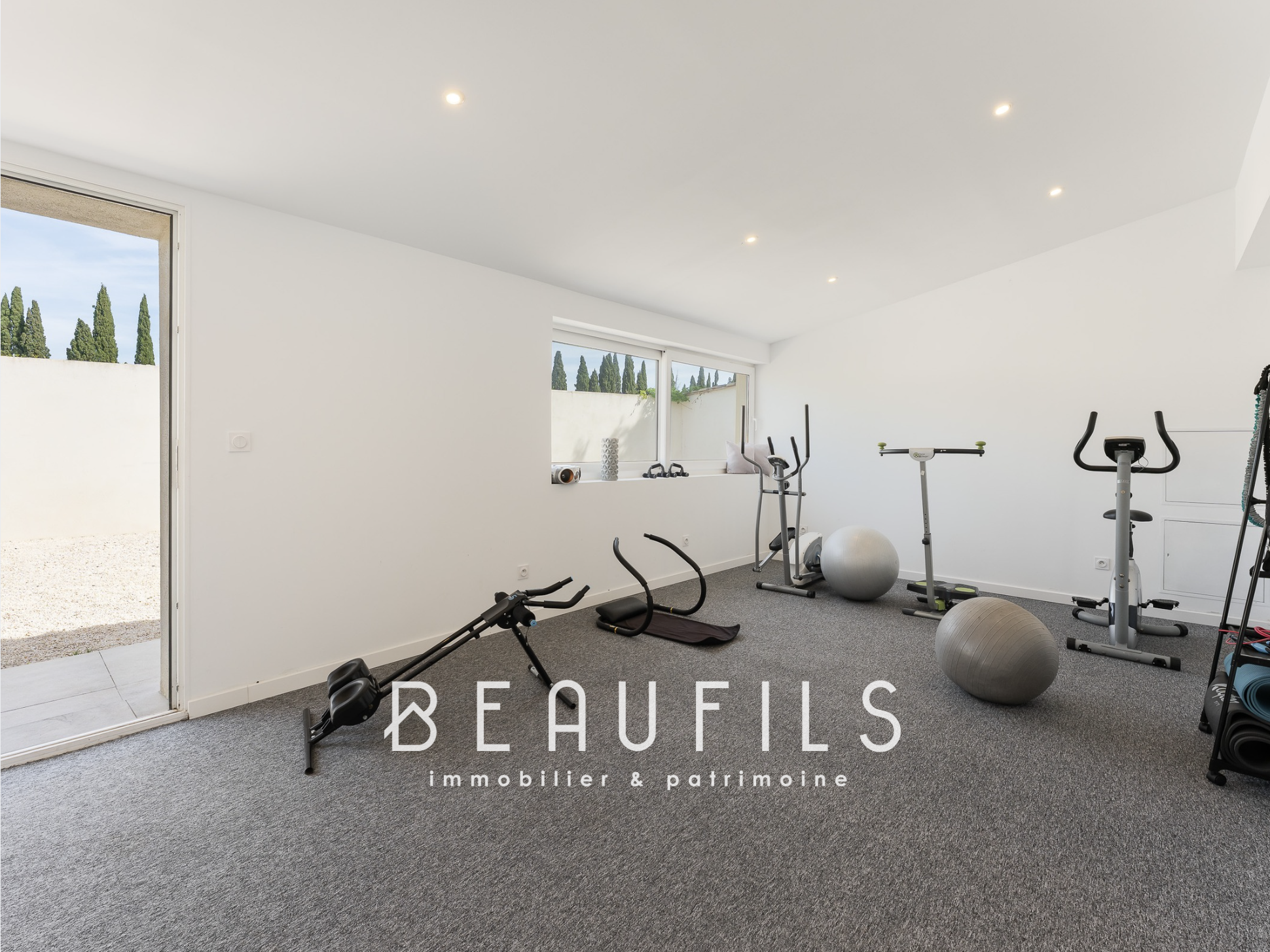 Gym in a neo-Provençal farmhouse Gym with varied equipment in a neo-Provençal farmhouse in Saint-Gilles, Nîmes.