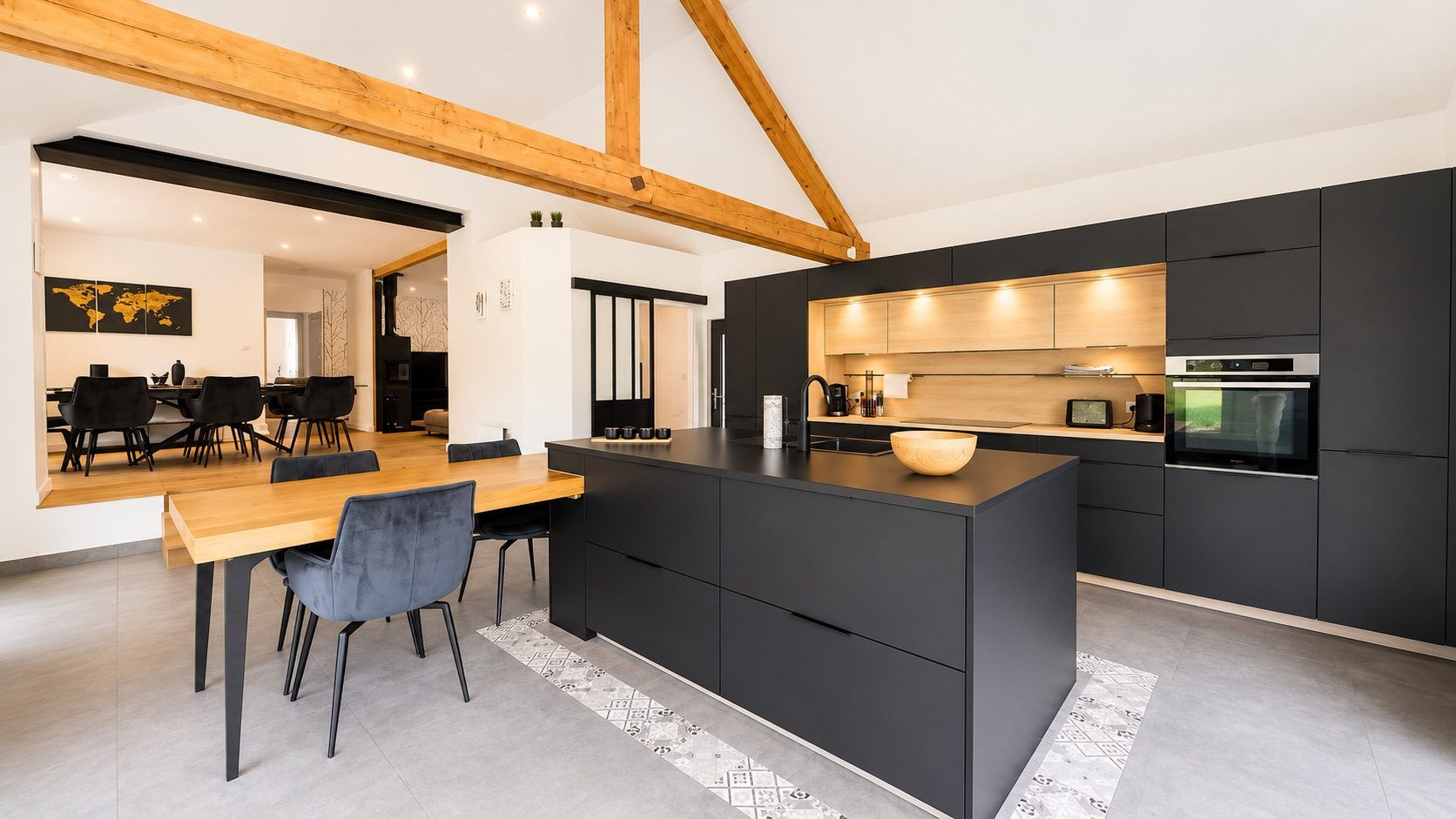 Cuisine moderne à Munster Cuisine moderne et spacieuse avec îlot central dans une maison rénovée à Munster.