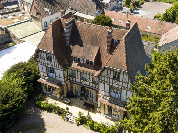 Elegant townhouse in Noyon, aerial view with wooded garden.