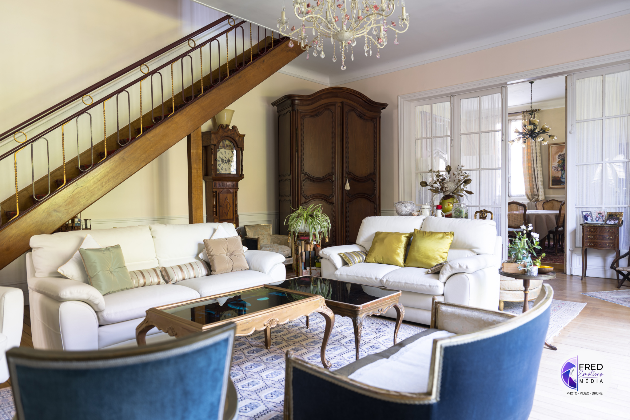 Living room of a bourgeois house in Noyon Interior of a bourgeois house in Noyon, living room with sofa and elegant furniture.