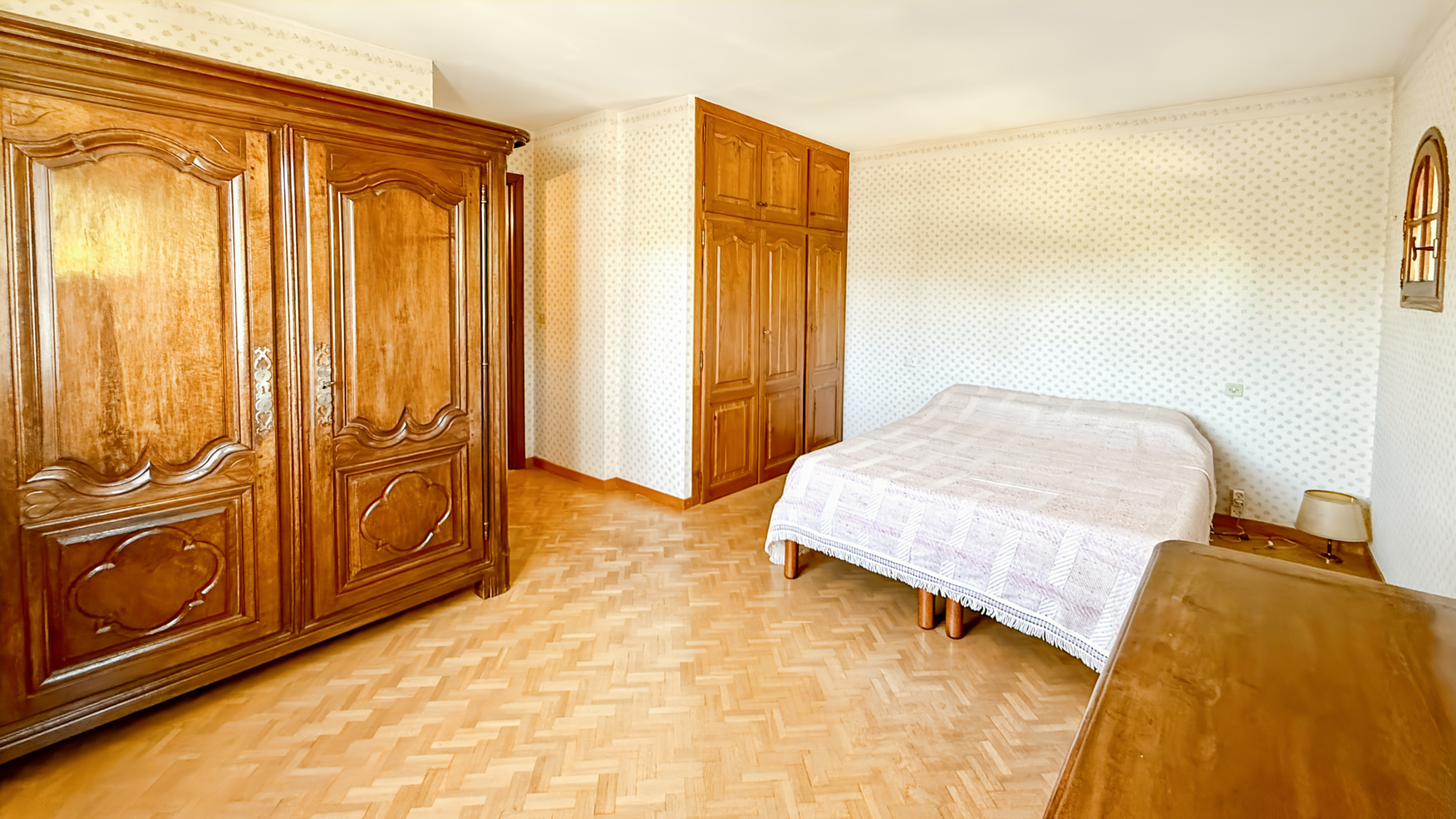 Room in a family property in Tourrettes-sur-Loup with bed and wooden furniture.