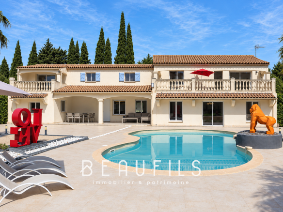 Luxury real estate photo | Charming Properties