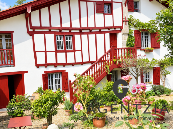 Luxury real estate photo | Charming Properties