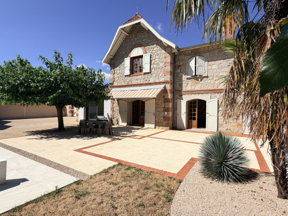 Renovated character house with garden and swimming pool in Saint-Just-Saint-Rambert.
