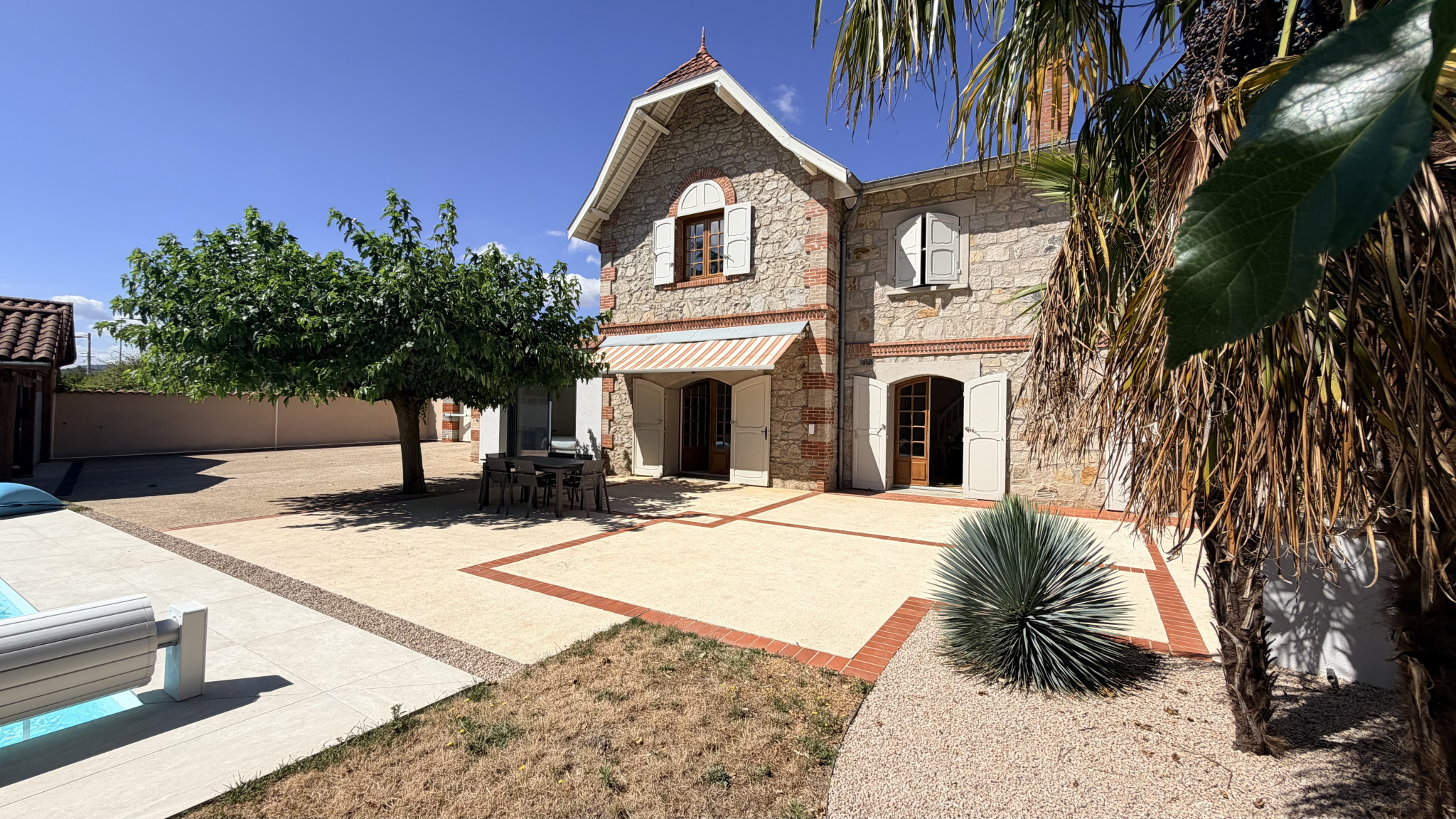 Renovated character house with garden and swimming pool in Saint-Just-Saint-Rambert.
