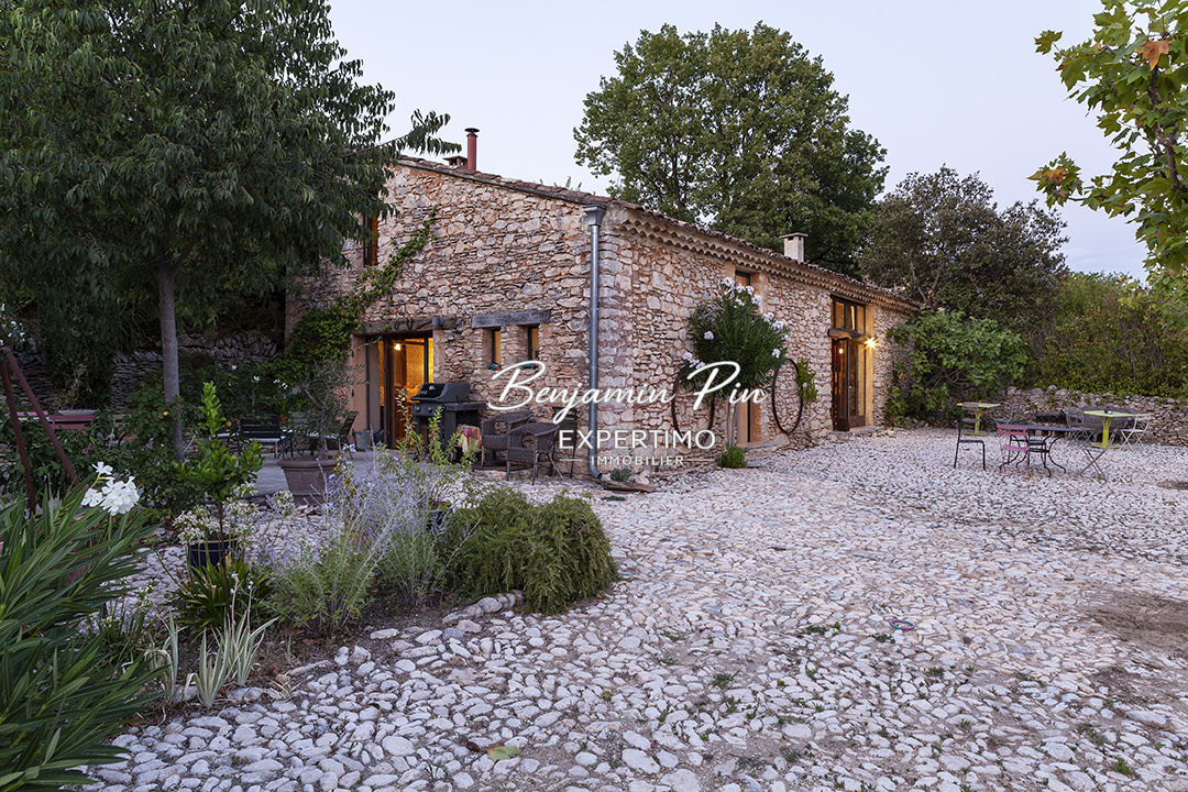 Charming house in Villars Renovated stone house with swimming pool on a cobbled plot in Villars