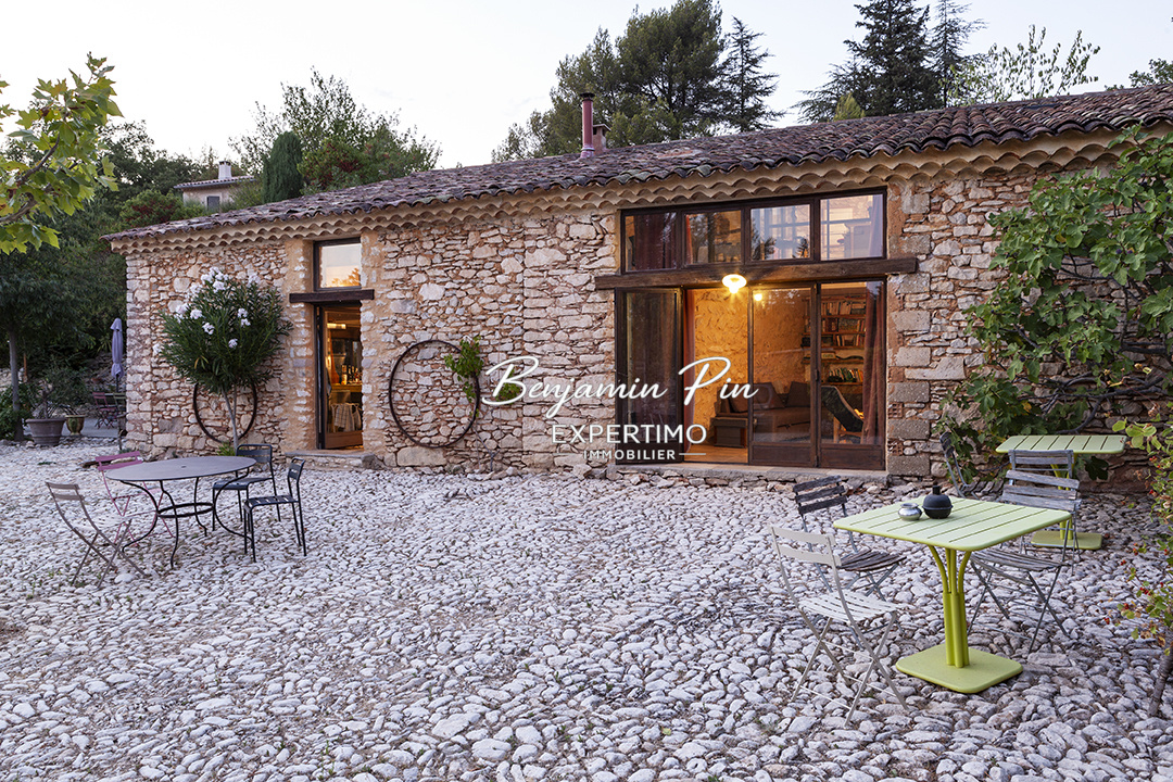 Charming house in Villars Renovated stone house with swimming pool and garden in Villars, surrounded by cobbled streets.