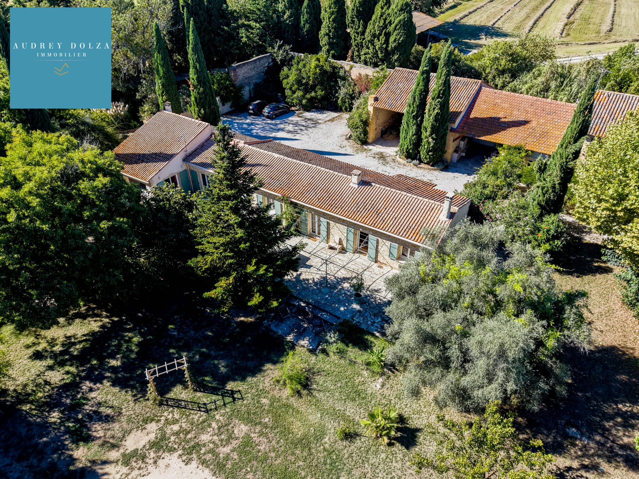 Family property in Salon-de-Provence Aerial view of a single-storey family property with garden in Salon-de-Provence.