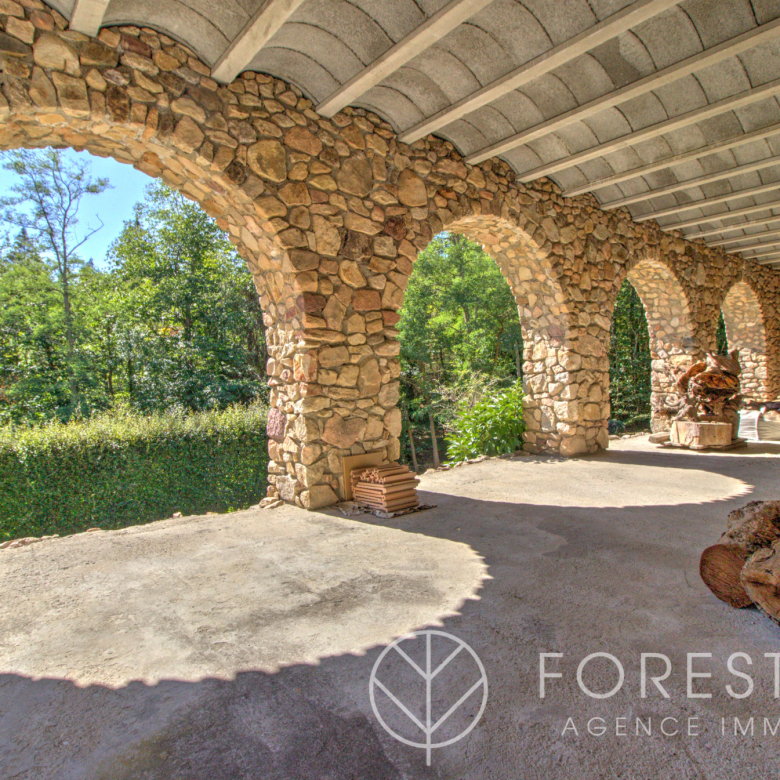 Luxury real estate photo | Charming Properties