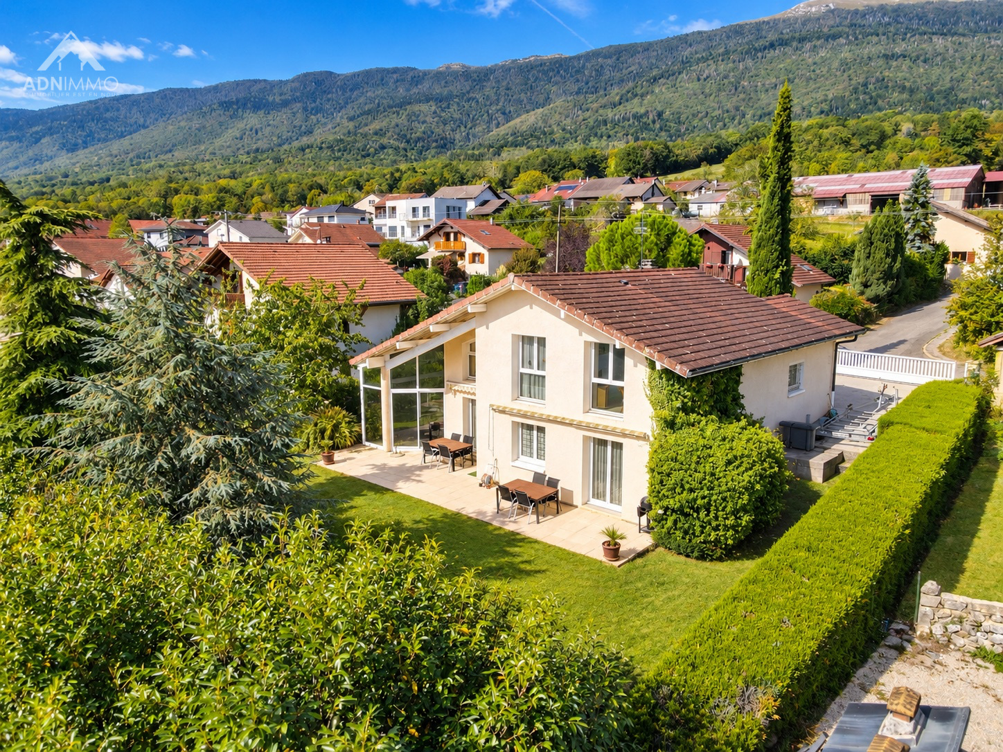 Maison à Saint-Jean-de-Gonville Maison individuelle avec piscine et jardin à Saint-Jean-de-Gonville, vue extérieure.