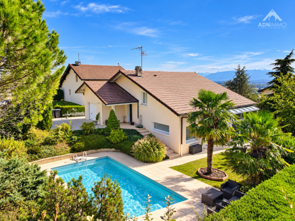 Maison individuelle avec piscine et jardin à Saint-Jean-de-Gonville.