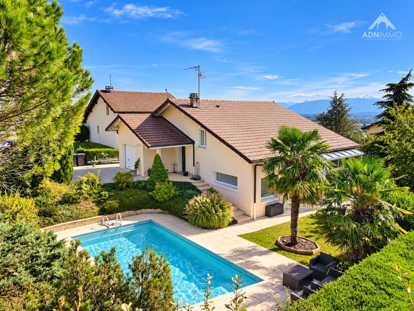 Maison 5 pièces à Saint-Jean-de-Gonville Maison individuelle avec piscine et jardin à Saint-Jean-de-Gonville.