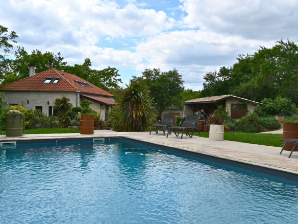Swimming pool surrounded by gardens with guest house and other equestrian facilities in Saint-Beauzeil.