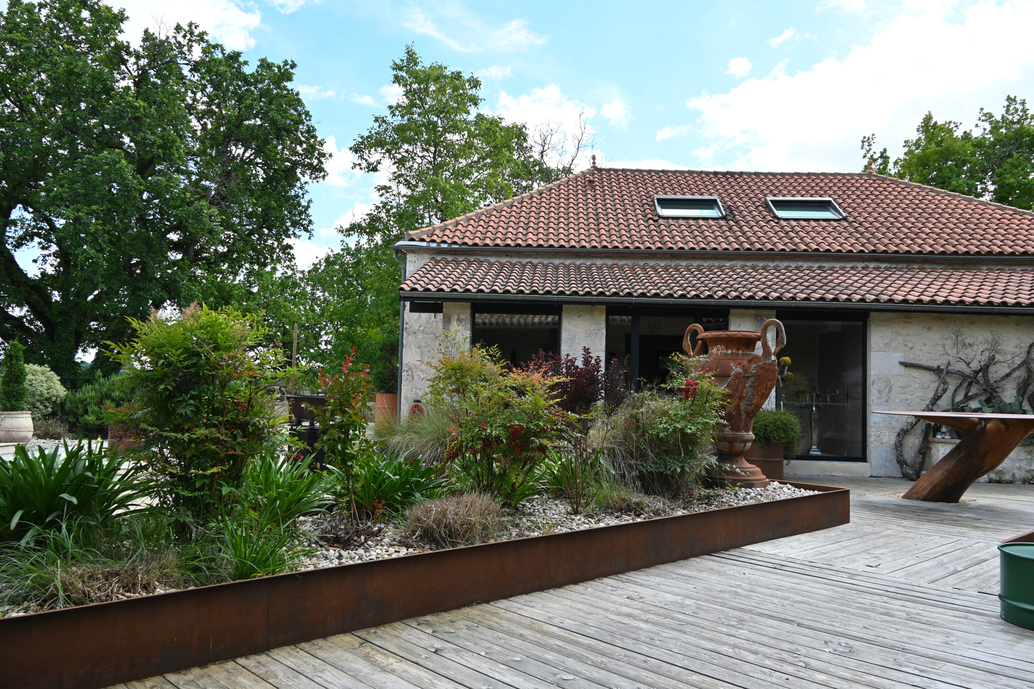 Prestigious property in Saint-Beauzeil Wooden terrace with landscaped garden and stone house in Saint-Beauzeil
