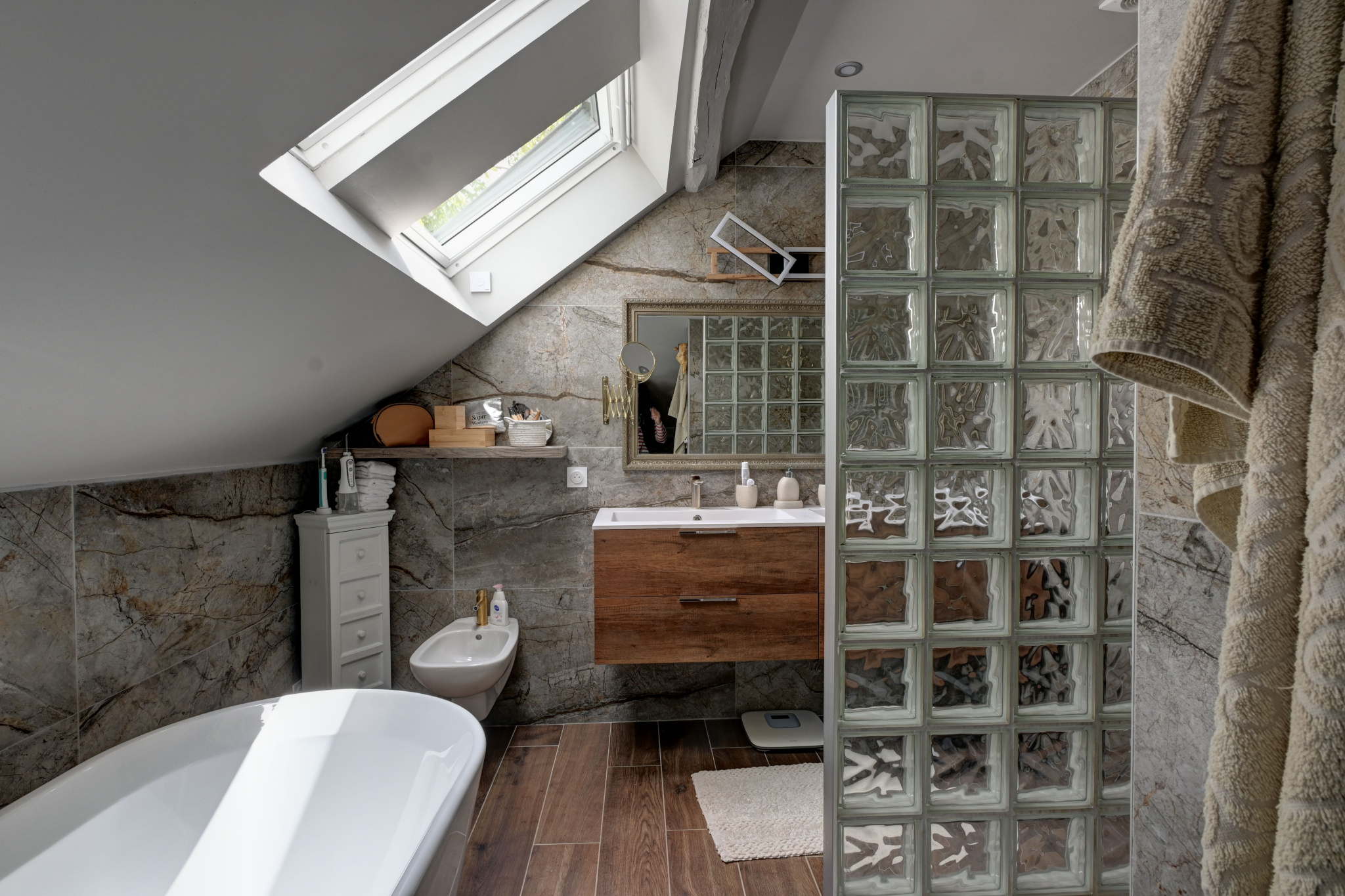Elegant bathroom Modern bathroom with bathtub, wooden furniture and glass walls.