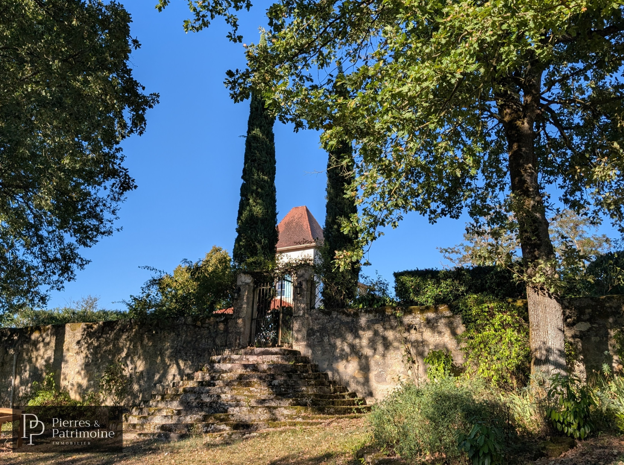 Propriété de caractère à Nérac Propriété de caractère avec parc arboré à Nérac, vue dégagée sur la campagne.