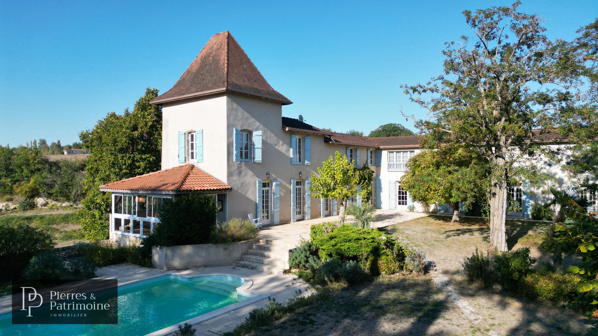 Propriété de caractère à Nérac Maison de caractère avec piscine et parc arboré à Nérac, vue dégagée sur la campagne.