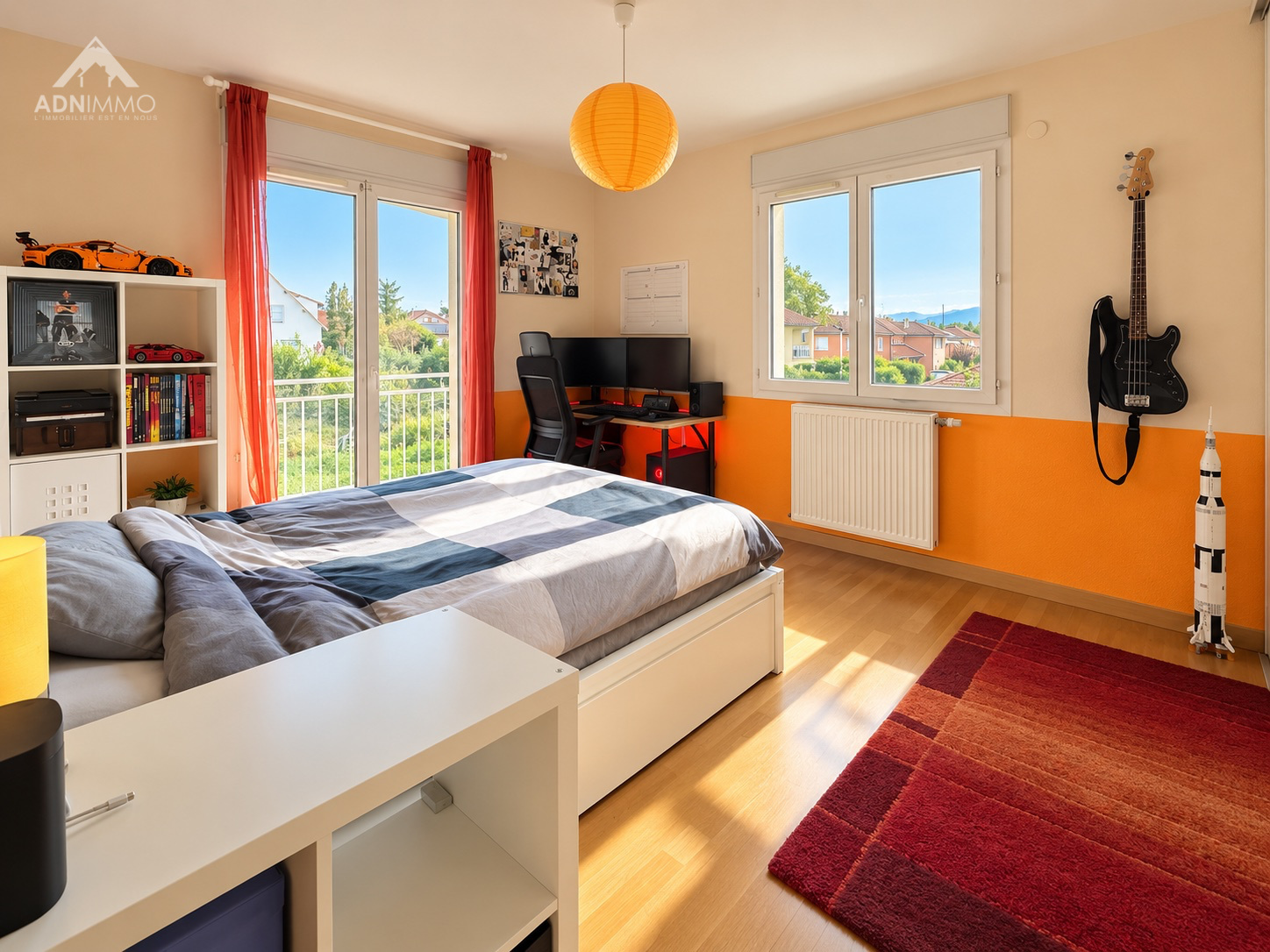 Chambre moderne à Saint-Genis-Pouilly Chambre d'une maison à Saint-Genis-Pouilly avec lit, bureau et décoration moderne.