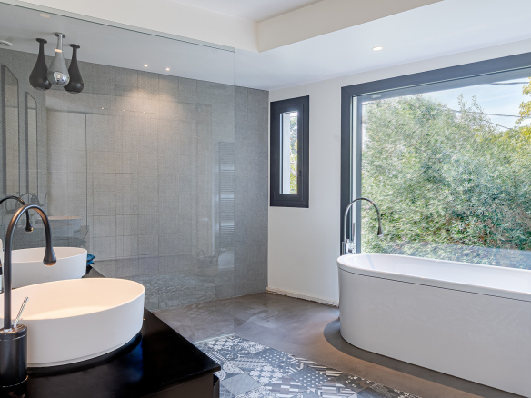 Modern bathroom with bathtub and nature view