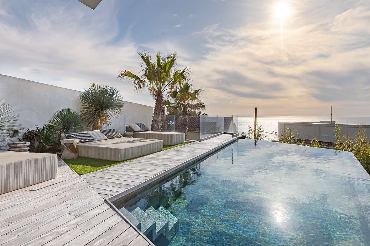 Exceptional property in Roucas Blanc Contemporary villa with infinity pool and sea view in Marseille, Roucas Blanc.