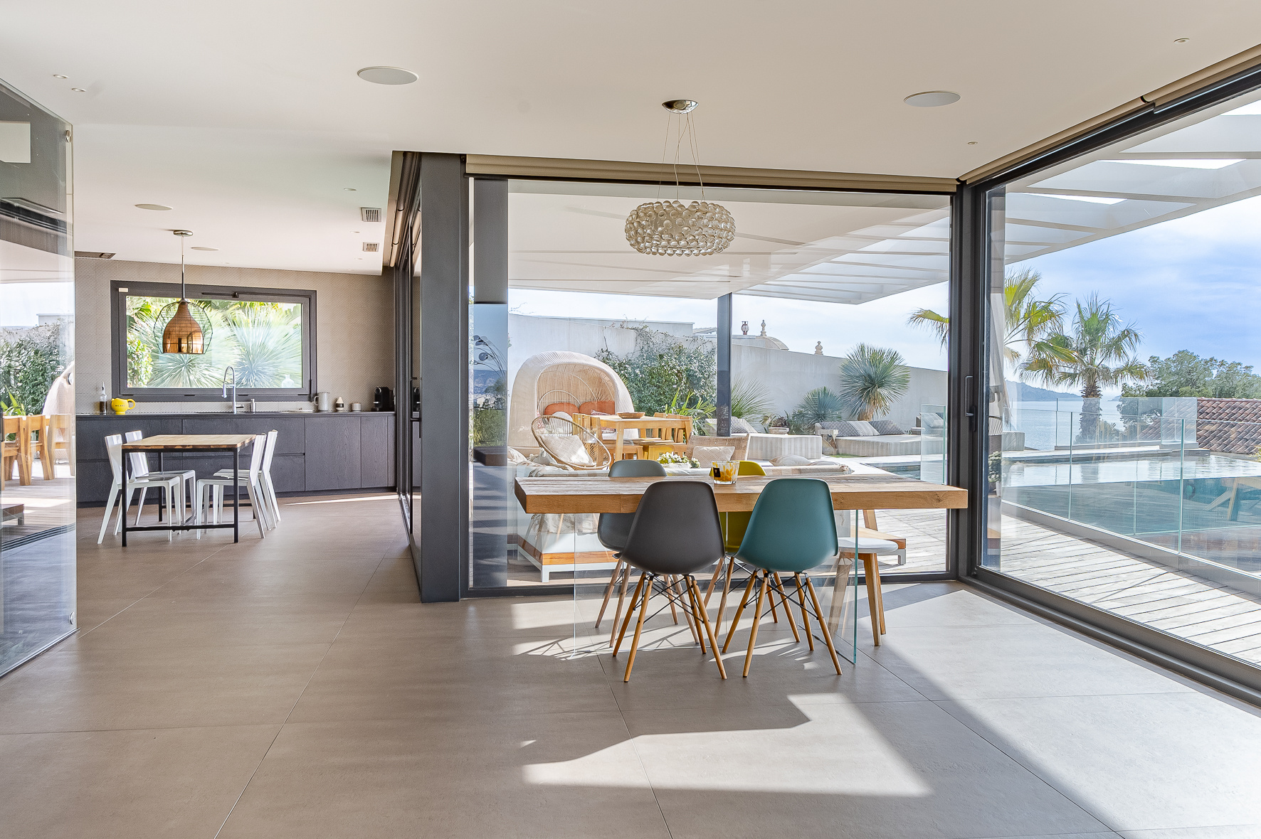 Interior of a contemporary villa in Marseille Modern interior of a villa with sea views, bright dining room and open kitchen.