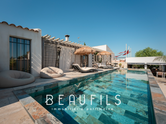 Mediterranean villa with swimming pool and relaxation area in Saintes Maries de la Mer.