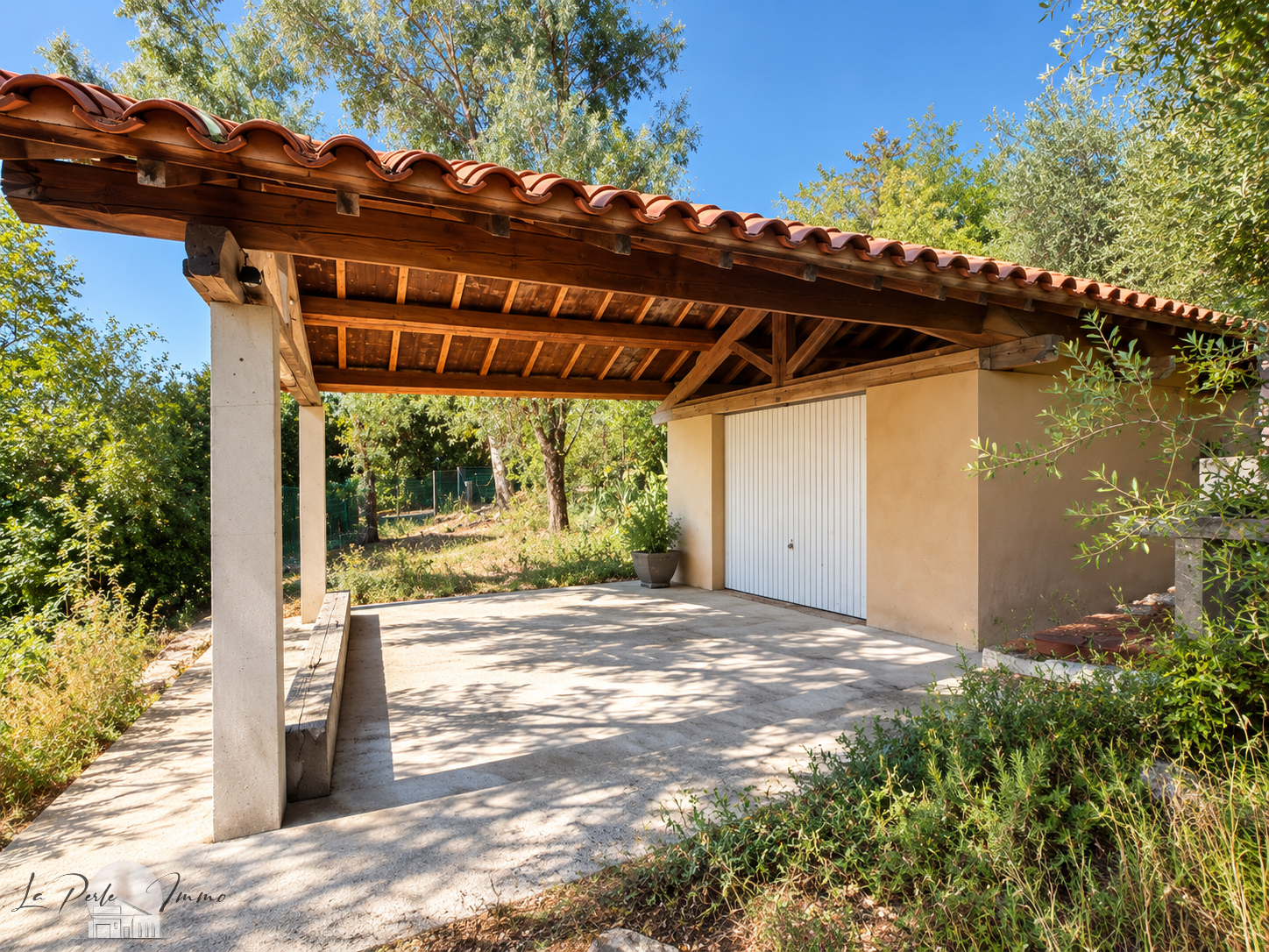 Former wine cellar renovated in Perpignan Former wine cellar renovated with tiled roof and outdoor space in Perpignan.