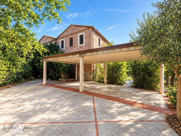Former wine cellar renovated with a wooded outdoor area in Perpignan.