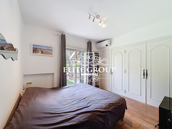 Bedroom in a Provençal villa in Mougins with built-in bed and wardrobes.