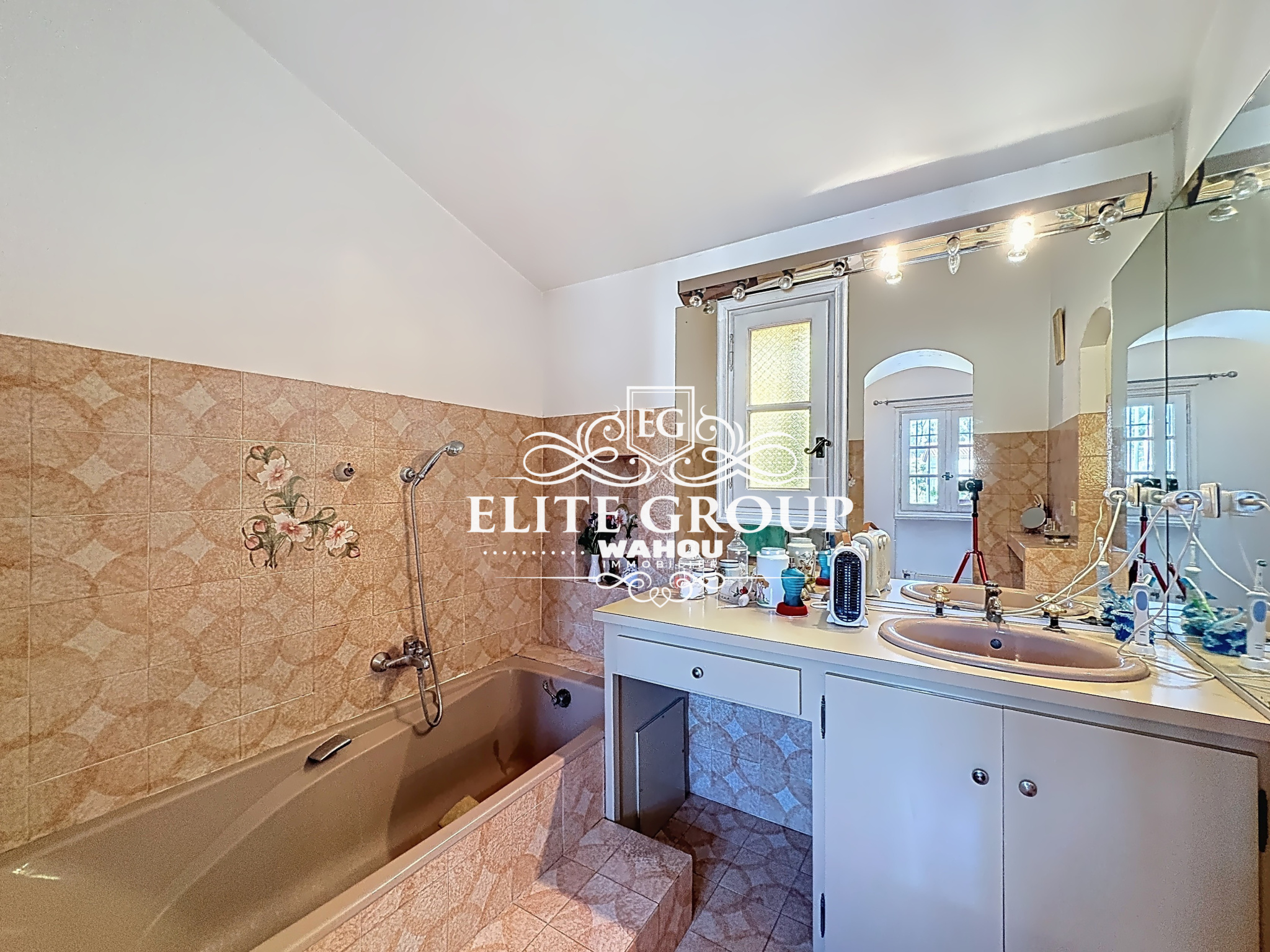 Bathroom of a Provençal villa with bathtub and sink in Mougins.