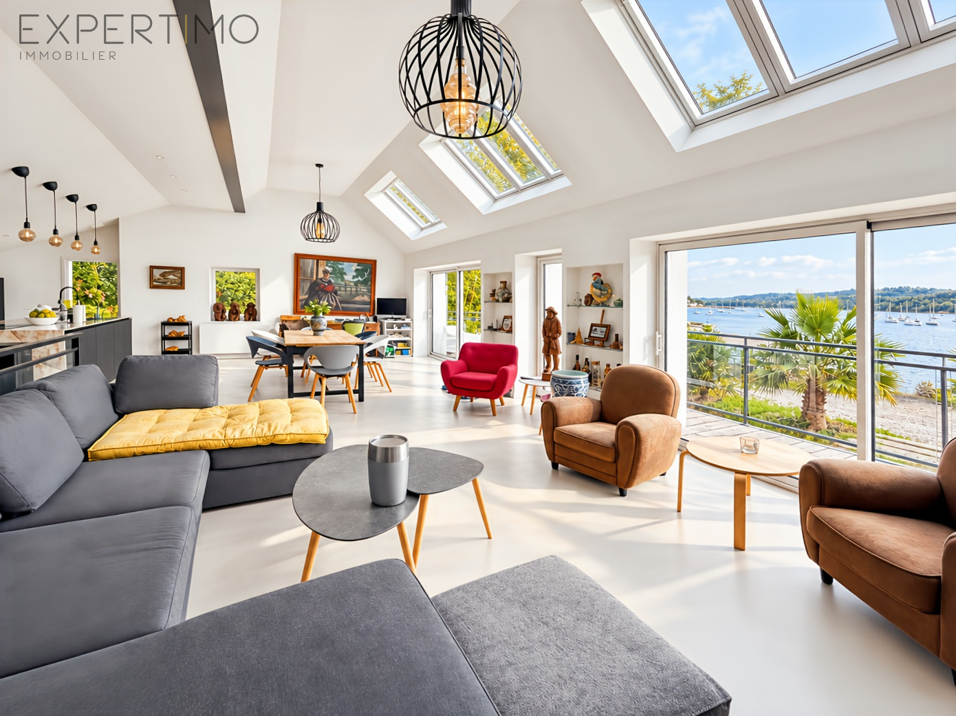 Contemporary property in Le Relecq-Kerhuon Interior of a contemporary house overlooking the harbor of Brest, Le Relecq-Kerhuon.