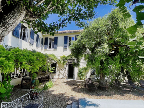 Luxury real estate photo | Charming Properties