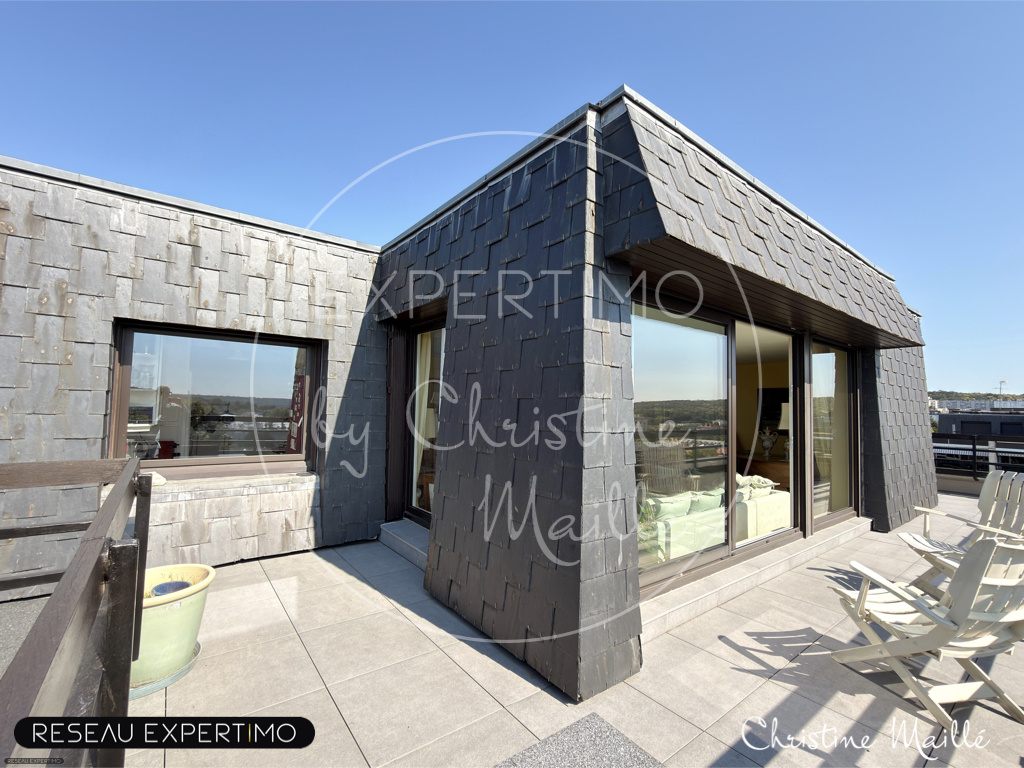 Rooftop apartment in Versailles Montreuil Modern rooftop apartment with panoramic views in Versailles Montreuil.
