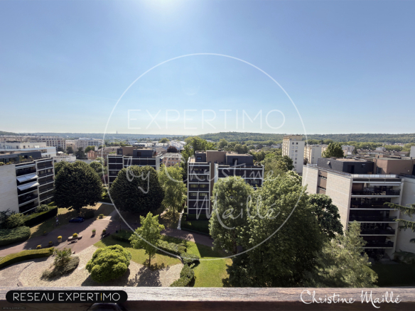 Panoramic view from a rooftop apartment in Versailles Montreuil, with gardens and buildings in the background.
