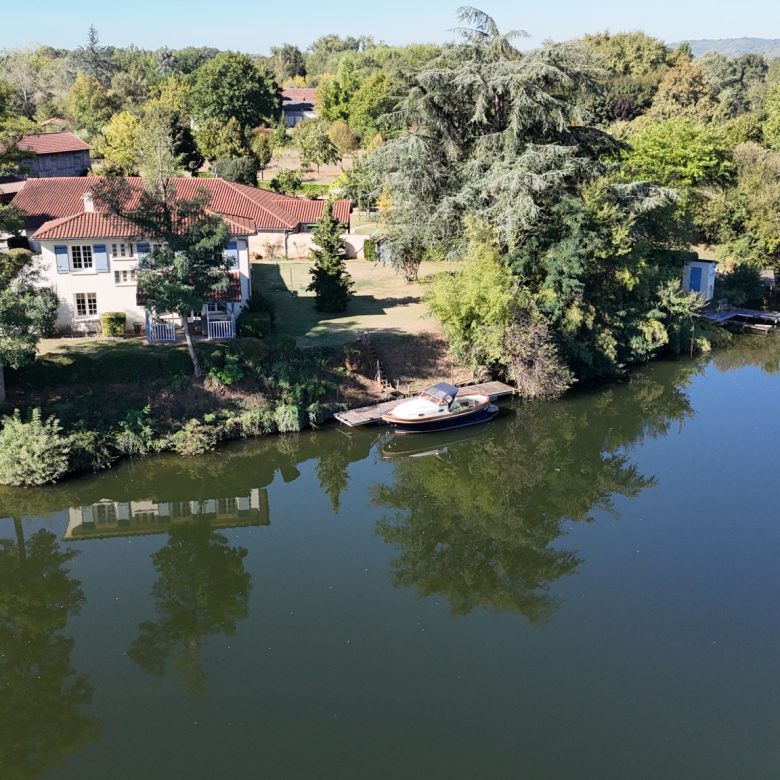 Luxury real estate photo | Charming Properties