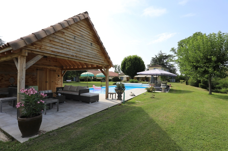 Exceptional estate with swimming pool Estate with swimming pool and outdoor living space, Villeneuve-sur-Lot.