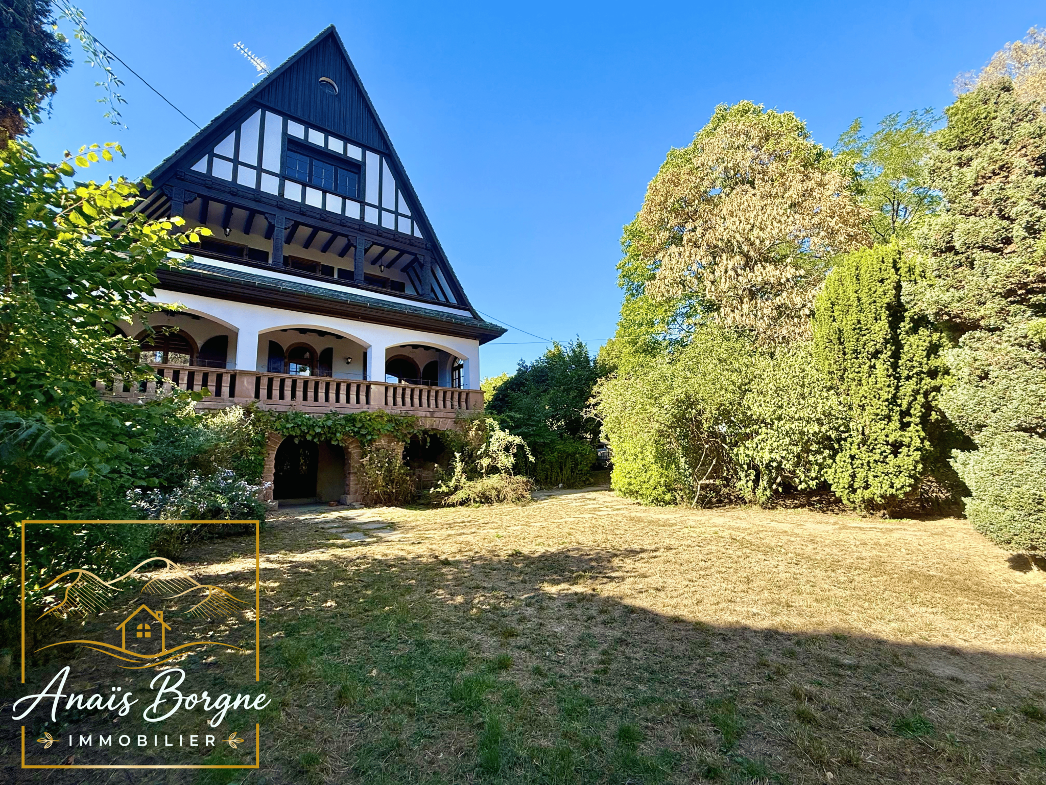 Manoir d’exception à Villé Manoir néo-alsacien avec parc arboré de 20 ares à Villé, France.
