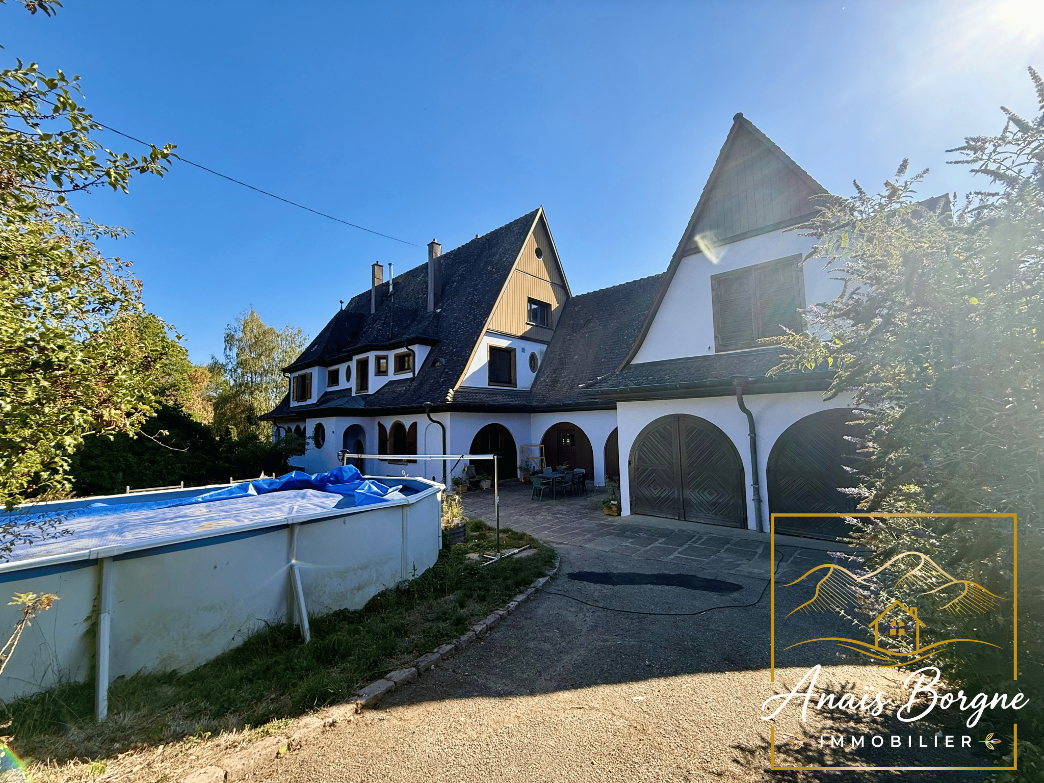 Manoir d’exception à Villé Manoir néo-alsacien avec parc arboré à Villé, France.