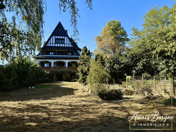 Manoir néo-alsacien entouré d'un parc arboré de 20 ares à Villé.