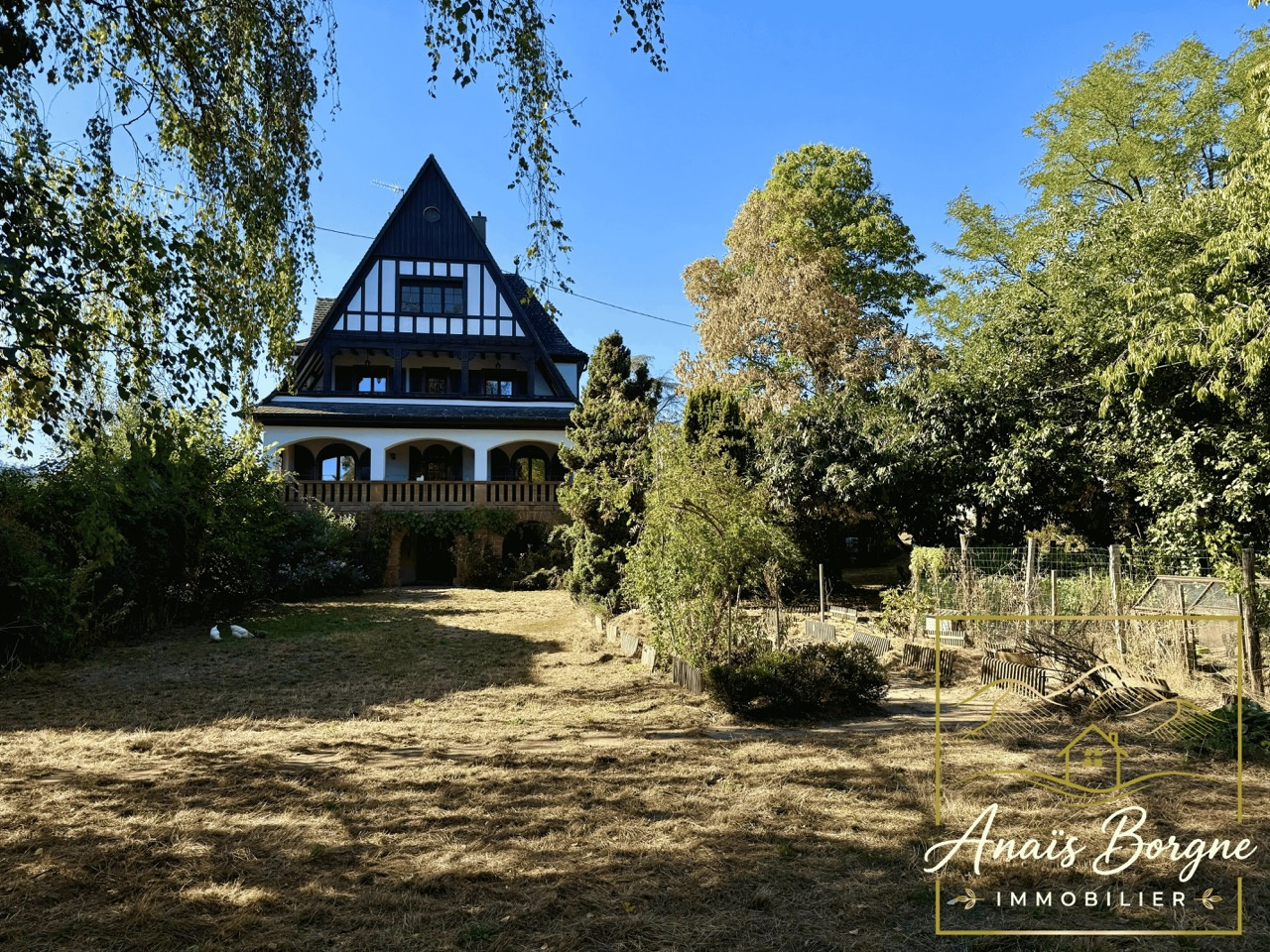 Authentique manoir néo-alsacien à Villé Manoir néo-alsacien entouré d'un parc arboré de 20 ares à Villé.