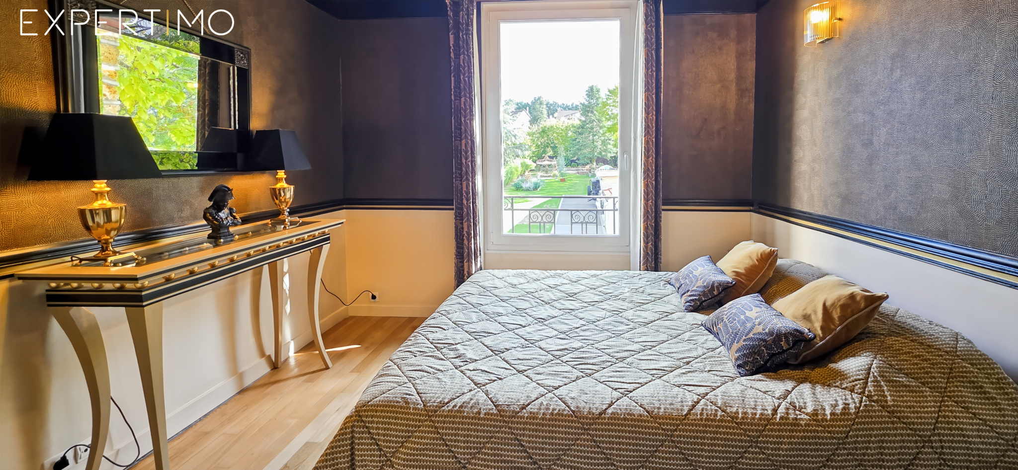 Chambre élégante à Arpajon Chambre avec lit double et décoration élégante, vue sur le jardin à Arpajon.