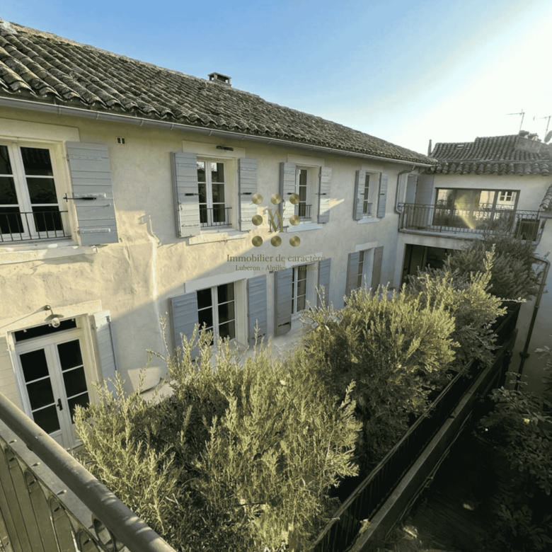 Luxury real estate photo | Charming Properties