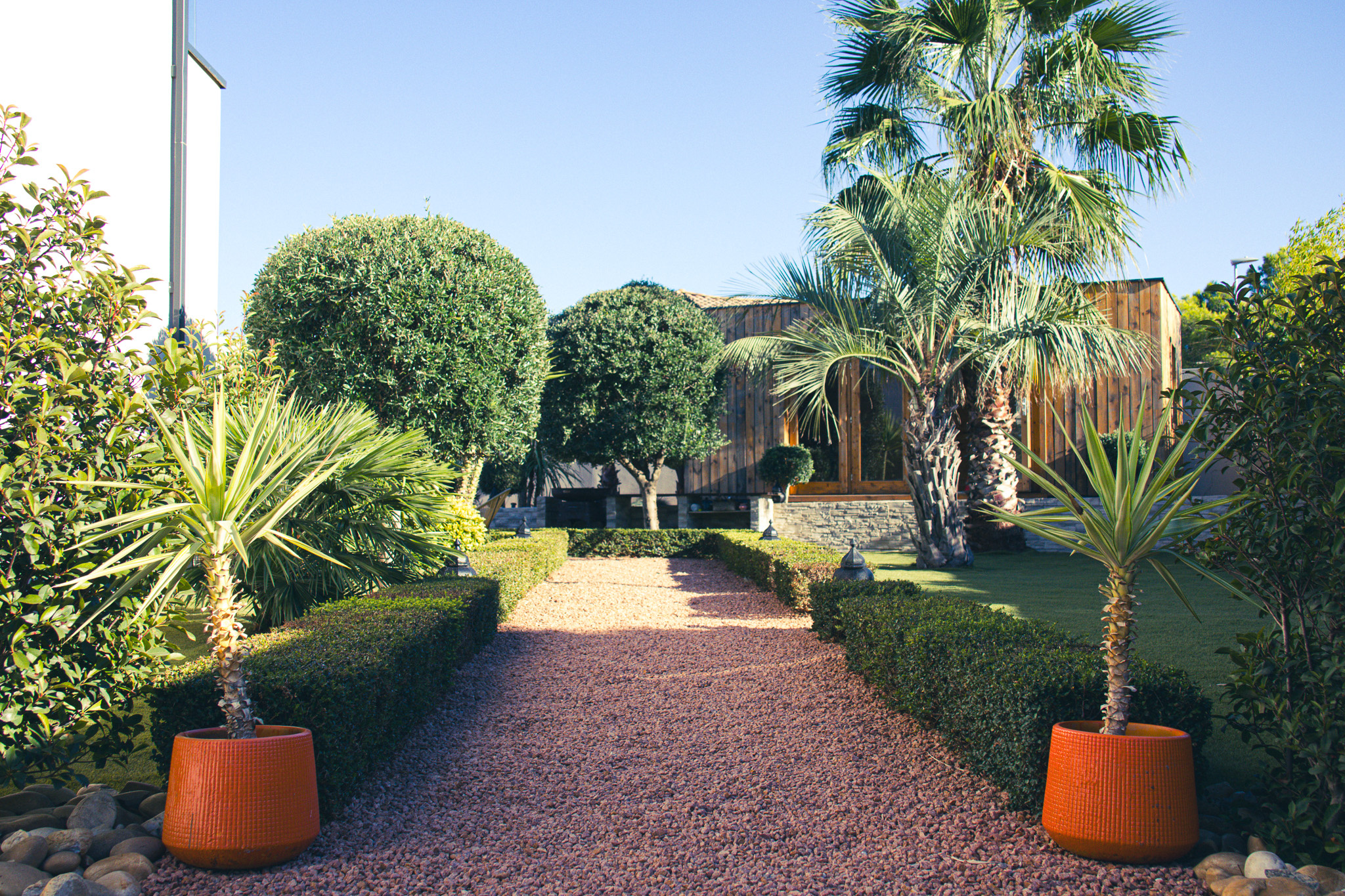 Contemporary villa in Narbonne Driveway leading to a contemporary villa with a wooded garden in Narbonne.