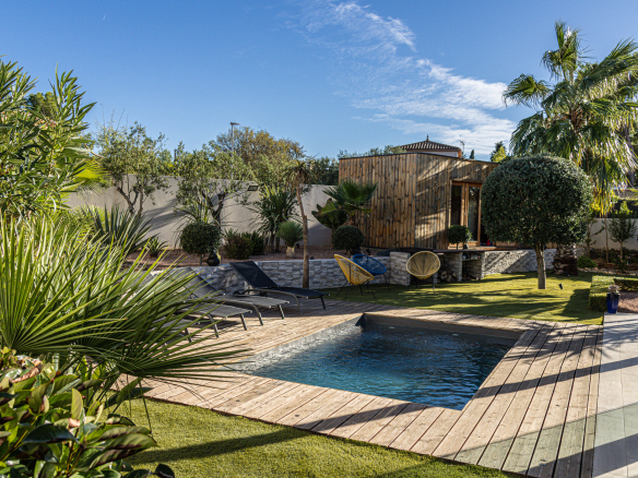 Contemporary villa with heated swimming pool and separate chalet in Narbonne.
