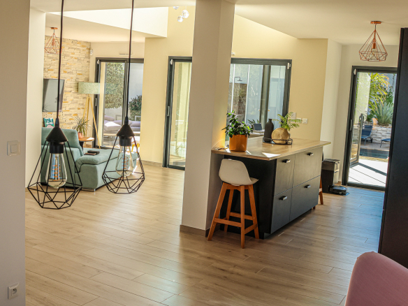 Interior of a contemporary villa in Narbonne with a bright living room and open kitchen.