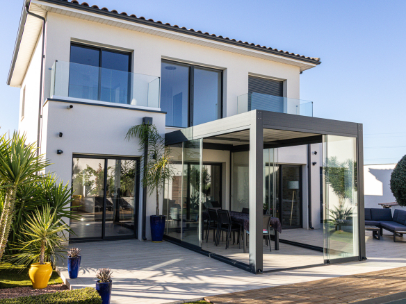 Contemporary villa with heated pool and terrace in Narbonne.