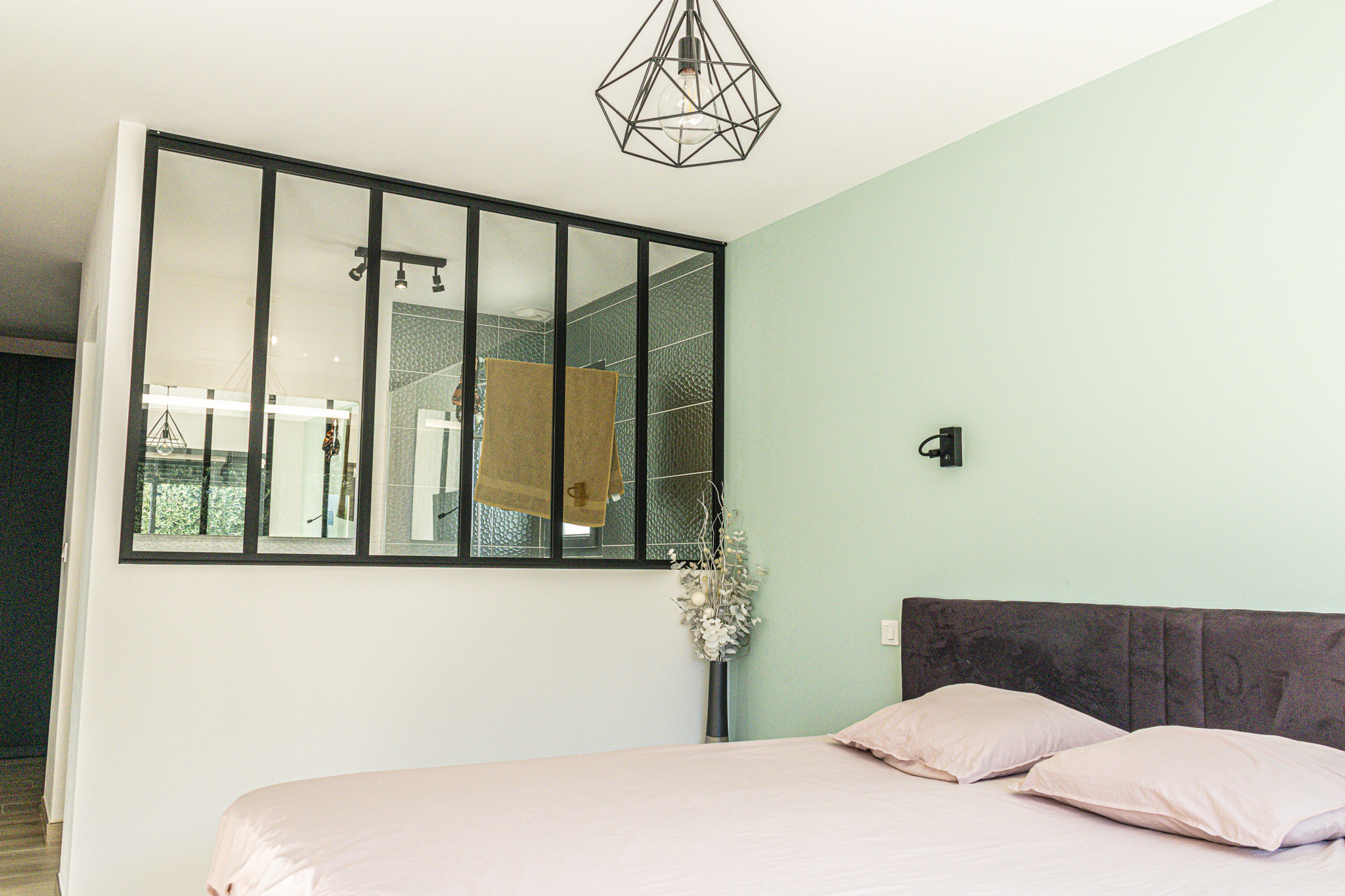 Modern room in a villa in Narbonne Bedroom in a contemporary villa in Narbonne with modern decor and natural light.