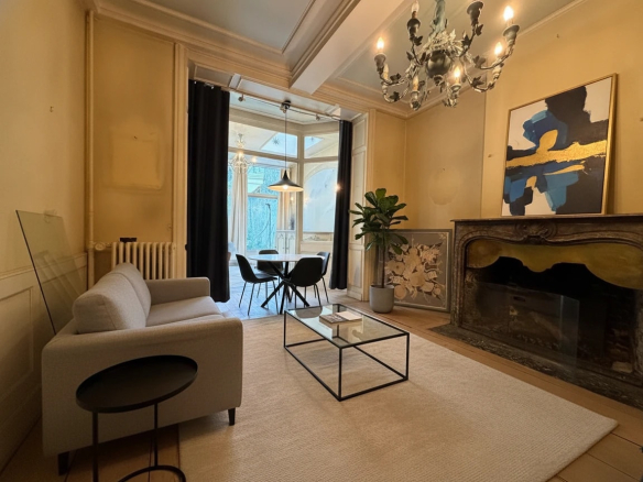 Interior of a mansion in Lille, with a living room and a decorative fireplace.