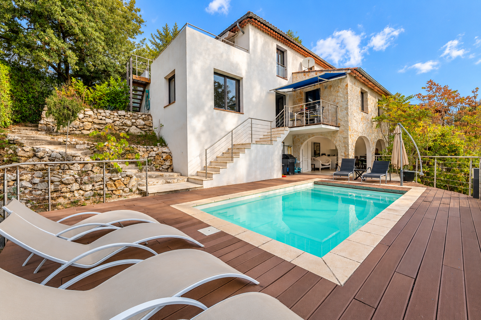 Villa avec piscine à Saint-Jeannet Villa avec piscine et rivière à Saint-Jeannet, environnement calme et préservé.