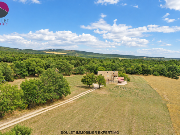 Propriété étendue sur 12,5 ha avec vue dégagée, située à Bédoin, entre Ventoux et Luberon.